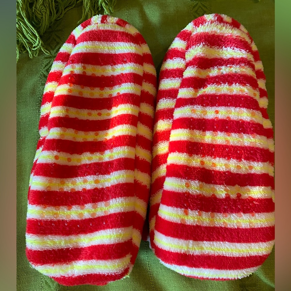 Christmas Bundle - slippers - earrings - candle - Picture 4 of 10
